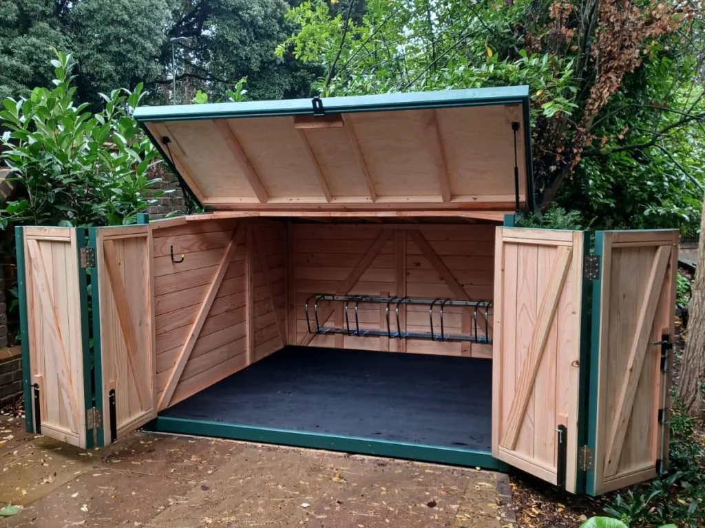 Fully open roll on with Bi fold doors