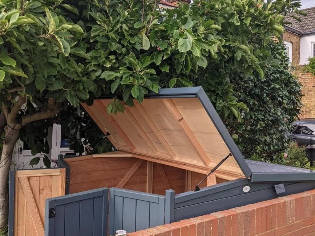 Roll in open doors side veiw bi fold doors