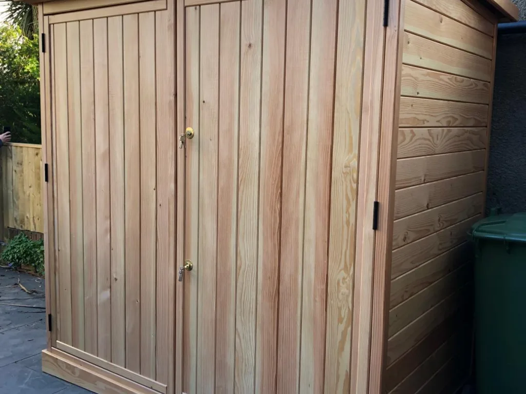 Front V shed Natural