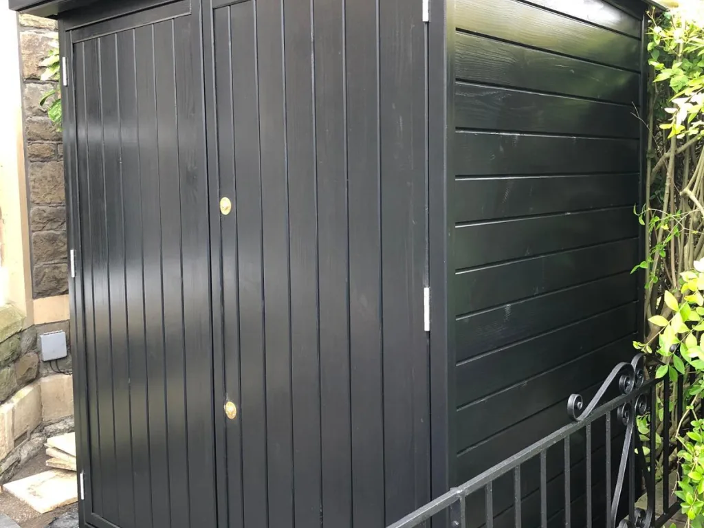 Sideview of V shed blackdown