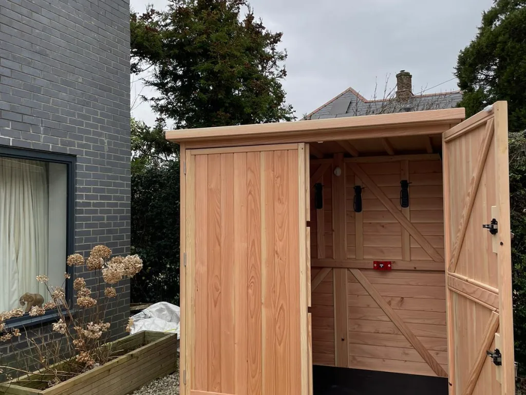 V shed 4 bike holders natural