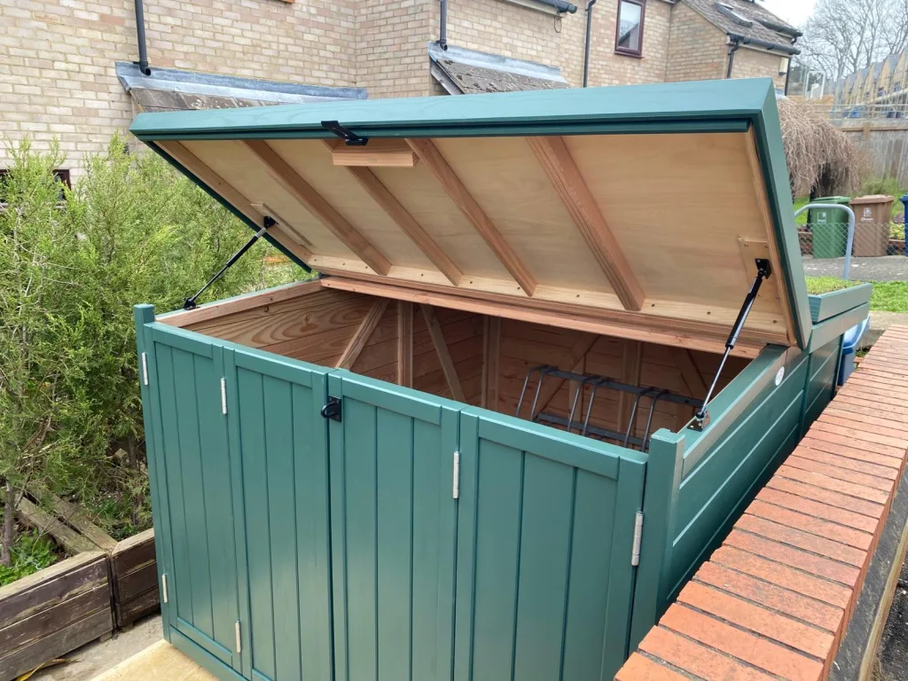 Lid open Roll in feild green