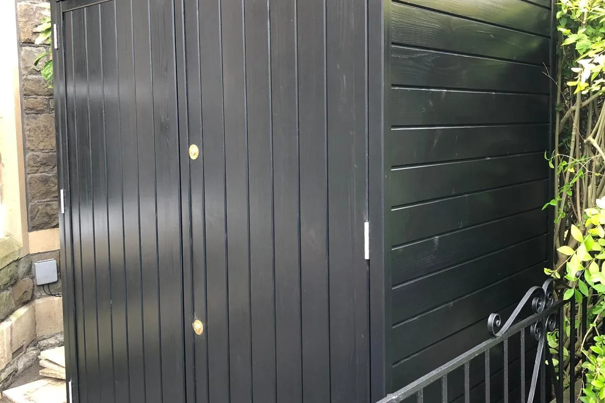 Sideview of V shed blackdown