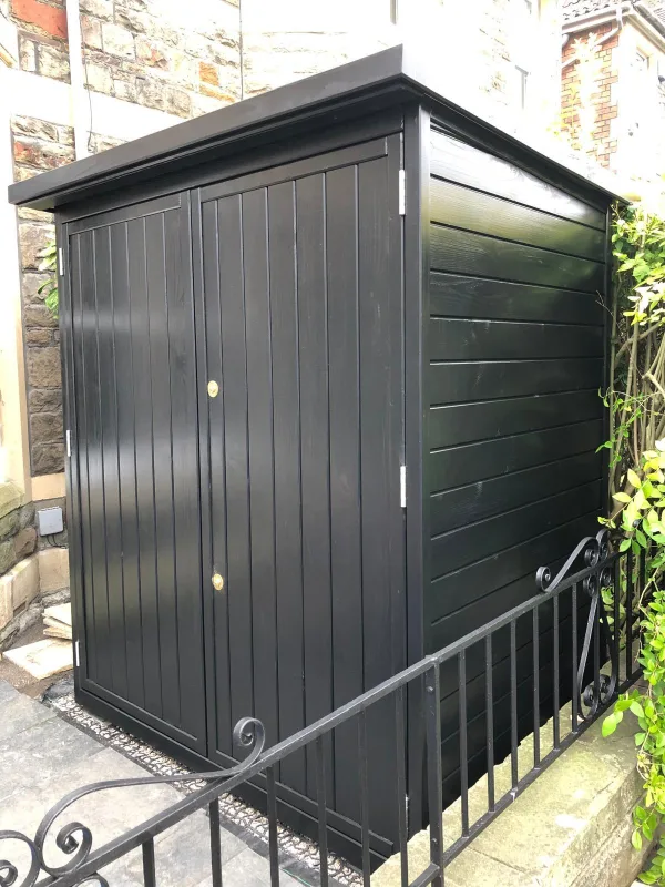Sideview of V shed blackdown