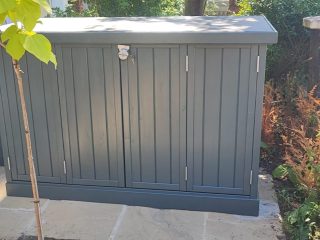 Closed Pedalbase Mercury grey Bi fold doors