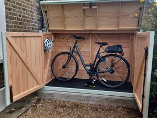 Pedalbase fully open with bike and helment inside